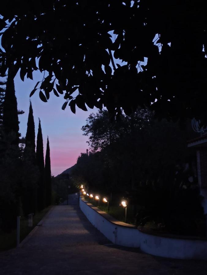 Sul Lago Dorato テッラチーナ エクステリア 写真